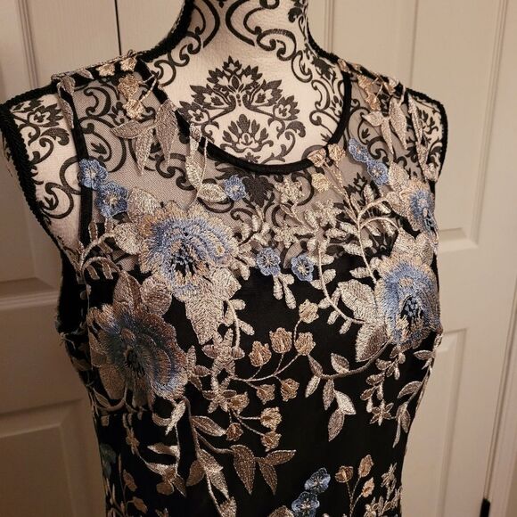 WHITE HOUSE BLACK MARKET Embroidered Lace Sheath‎ Dress - Picture 4 of 5